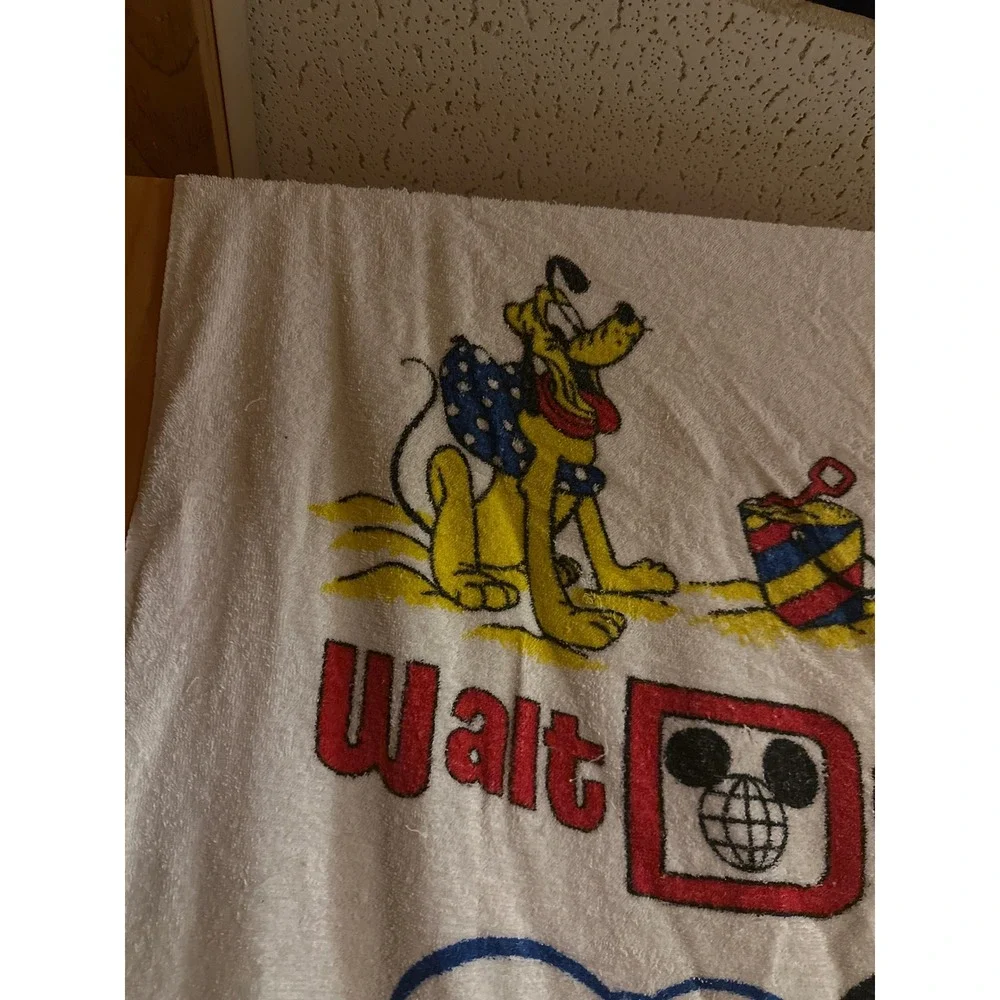 Vintage Walt Disney World Beach Towel Mickey Mouse Surfing Minnie Pluto Goofy
